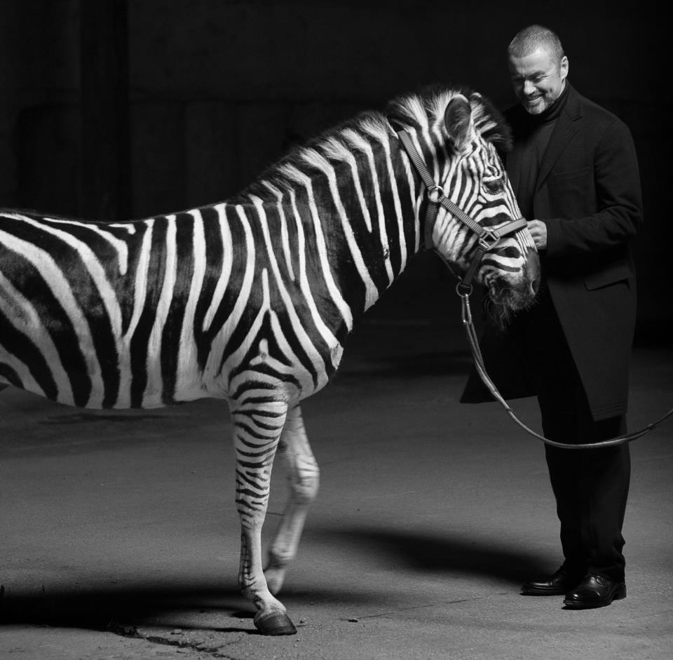 Újabb képet tettek ma közzé George Michael White Light című videóklippjéből